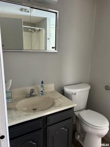 70 CONSTITUTION Street, Colchester, Illinois 62326, HOA KỲ