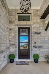 110 W Madrona Lane, Fredericksburg, Texas 78624, USA