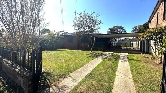 8 Erica Place, Minto, NSW 2566, Australia