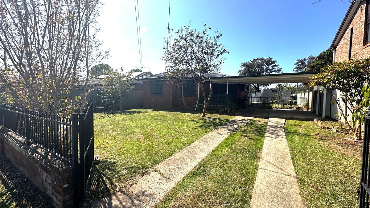 8 Erica Place, Minto, NSW 2566, Australia