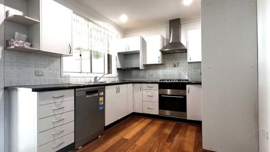 8 Erica Place, Minto, NSW 2566, Australia