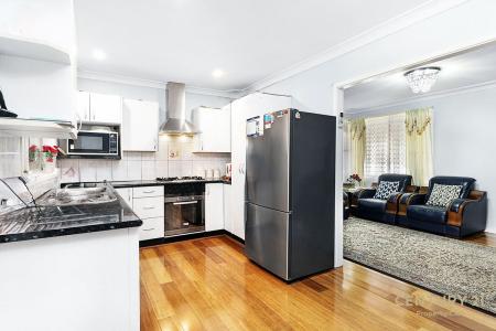 8 Erica Place, Minto, NSW 2566, Australia