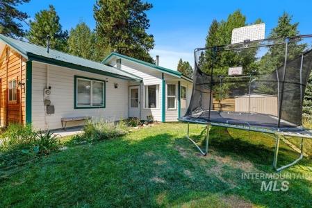 204 W Kerby St., Cascade, Idaho 83611