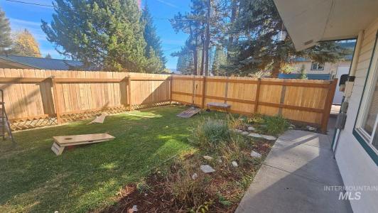 204 W Kerby St., Cascade, Idaho 83611