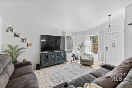 204 W Kerby St., Cascade, Idaho 83611