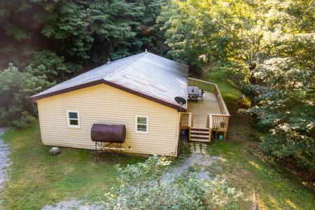 500 Chimney Log Rd., Marshall, NC 28753, USA