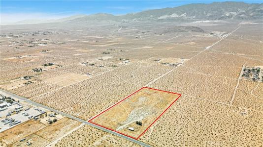 33633 Old Woman Spring Rd, Lucerne Valley, California 92356, Estados Unidos