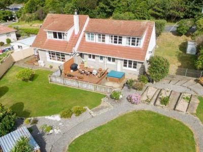 61 Ranui Terrace, Tawa, Wellington 5028, New Zealand