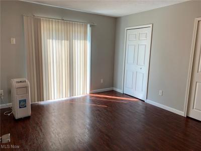 326/328 Abbe Road, Sheffield Lake, Огайо 44054, Соединенные Штаты