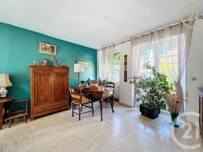 Pringy, Île-de-France 77310, França