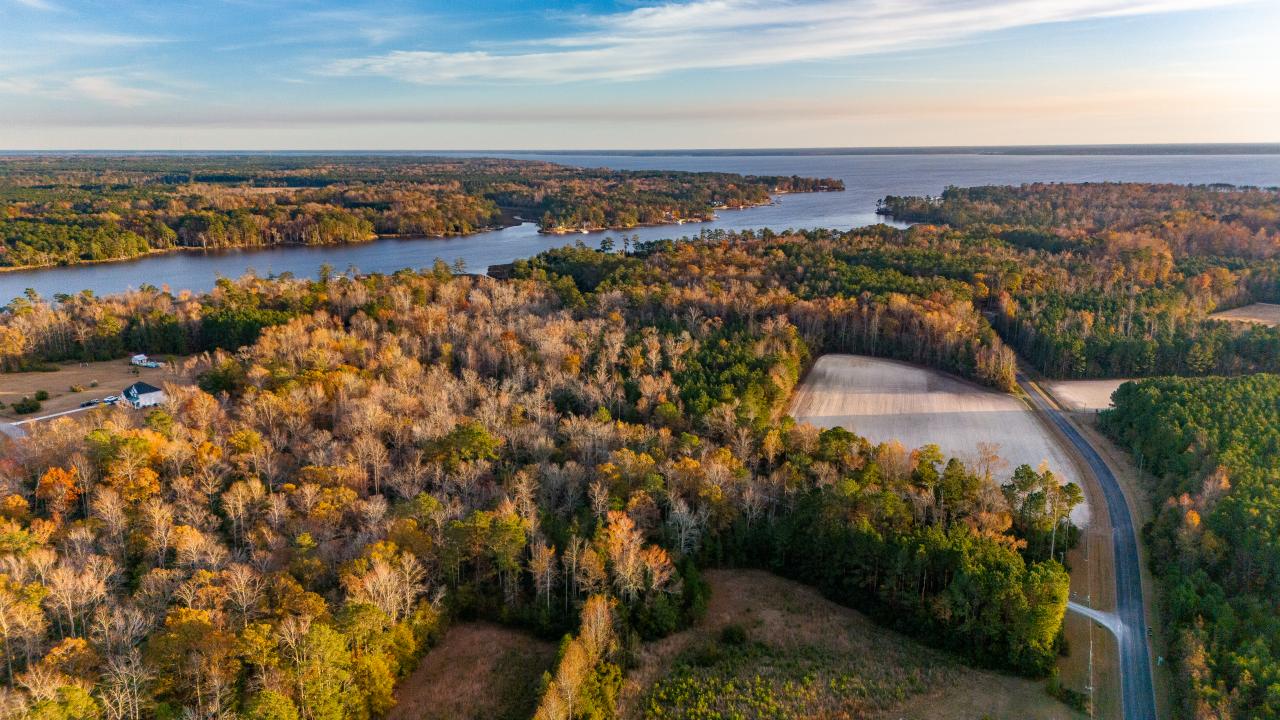 821 Bennett Neck Road, Grantsboro, North Carolina 28529, USA