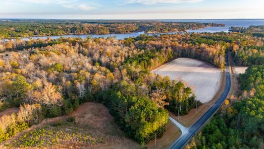 821 Bennett Neck Road, Grantsboro, North Carolina 28529, USA