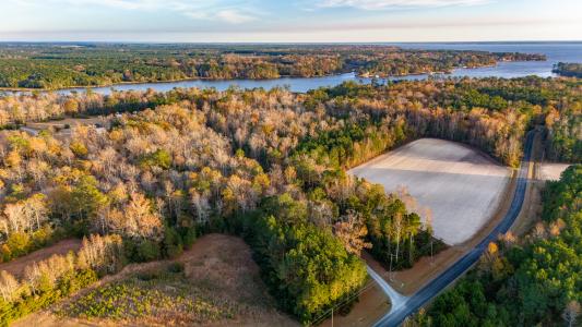 821 Bennett Neck Road, Grantsboro, North Carolina 28529, USA