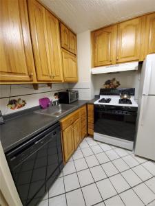18-05 215th Street 2H, Bayside, NY 11360, USA