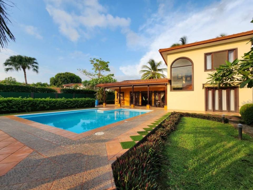 Casa Flamboyan, La Garita Nueva , Tamarindo Santa Cruz, Guanacaste 50304, Costa Rica