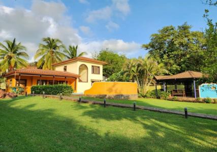 Casa Flamboyan, La Garita Nueva , Tamarindo Santa Cruz, Guanacaste 50304, Costa Rica