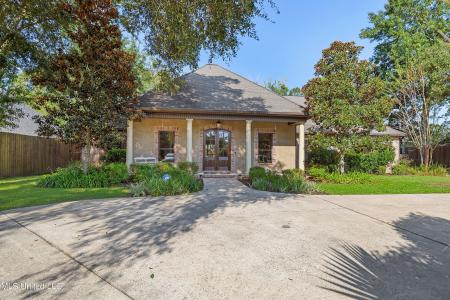 3302 Government Street Street, Ocean Springs, Mississippi 39564, USA