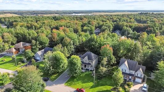 16820  Rue du Saphir, Mirabel, Quebec J7N 0G4, Canadá