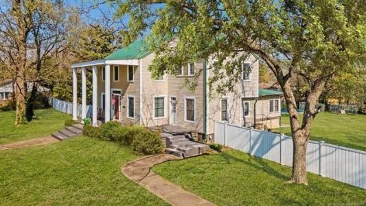 103 S Bluff Avenue, Tahlequah, Oklahoma 74464, USA
