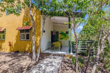 San Sebastian Dream of the Green Flamingo split level Bungalow, San Sebastian, Willemstad West, Curaçao
