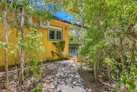 San Sebastian Dream of the Green Flamingo Two-Bedroom Bungalow, San Sebastian, Willemstad West, Curaçao