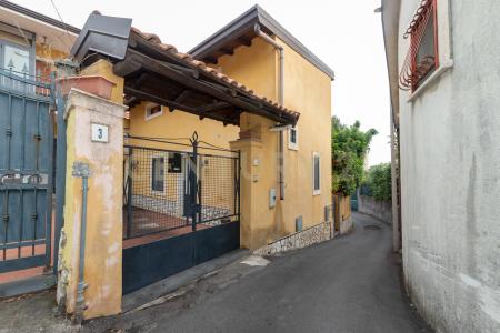 Via Manganelli, Viagrande, Sicilia 95029, איטליה