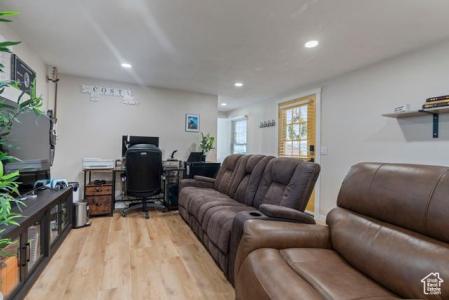 6 GROVER ST, Layton, Utah 84041, Estados Unidos