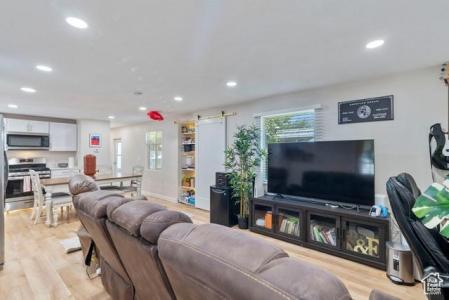 6 GROVER ST, Layton, Utah 84041, Estados Unidos