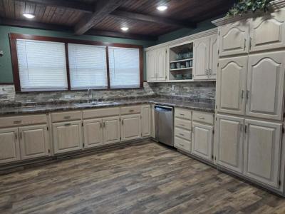216 N 4th St, Thayer, Missouri 65791, USA