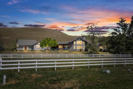5955 Diablo Hills Road, Tres Pinos, California 95075, USA