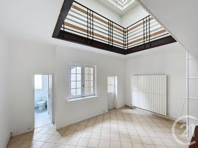 Sens, Bourgogne 89100, France