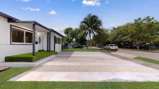 870 NE 157th Ter, North Miami Beach, فلوريدا 33162, الولايات المتحدة