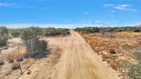 9927 Emerson Road, Oak Hills, California 92344, USA