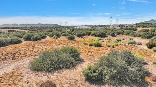 9927 Emerson Road, Oak Hills, California 92344