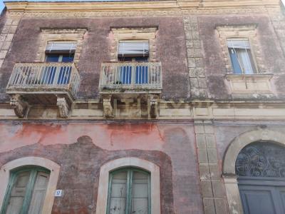 Via Roma, Viagrande, Sicilia 95029, Italia