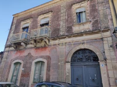 Via Roma, Viagrande, Sicilia 95029, איטליה