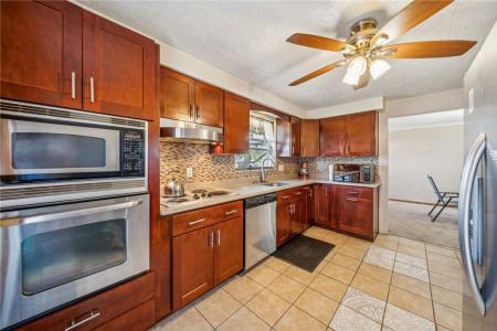 30 Clay Pike, North Huntingdon, Pennsylvania 15642, USA
