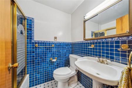 30 Clay Pike, North Huntingdon, Pennsylvania 15642, USA