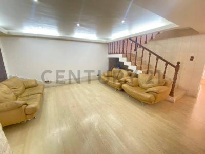 Sector Loira Urbanización Las Rosas SANTA EDUVIGIS, Caracas, Distrito Capital 1010, Venezüella