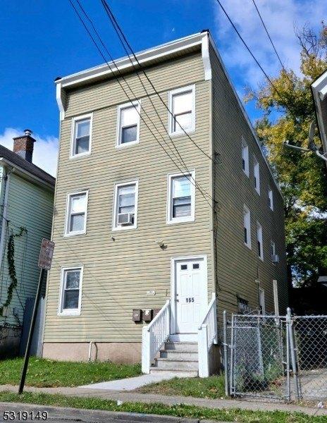 165 Central Pl  1st Floor, City Of Orange Twp., New Jersey 07050-3867, États-Unis
