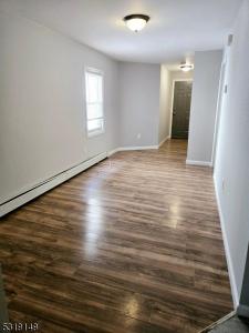 165 Central Pl  1st Floor, City Of Orange Twp., New Jersey 07050-3867, États-Unis