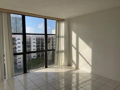 17011 N Bay Road 912, Sunny Isles Beach, Floryda 33160, USA