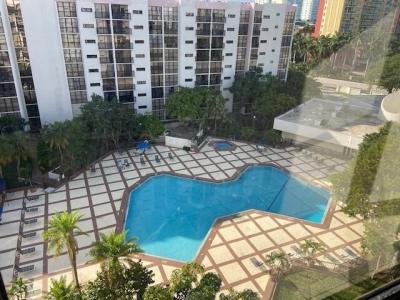17011 N Bay Road 912, Sunny Isles Beach, Floryda 33160, USA