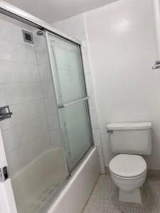 17011 N Bay Road 912, Sunny Isles Beach, Floryda 33160, USA