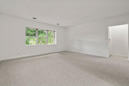 132 Lake Shore Road #4, Boston, Massachusetts 02135, USA