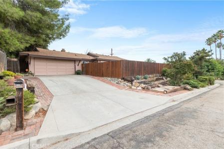 5693 Dumbarton Avenue, San Bernardino, Californie 92404, États-Unis