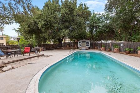 5693 Dumbarton Avenue, San Bernardino, Californie 92404, États-Unis