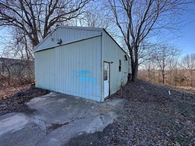 629 South Eagle Street, Norwood, Missouri 65717, USA
