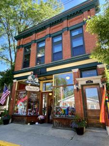 439 Butler Street, Saugatuck, Michigan 49453, USA