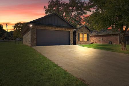 732 E. Bullock, Denison, Texas 75021, États-Unis